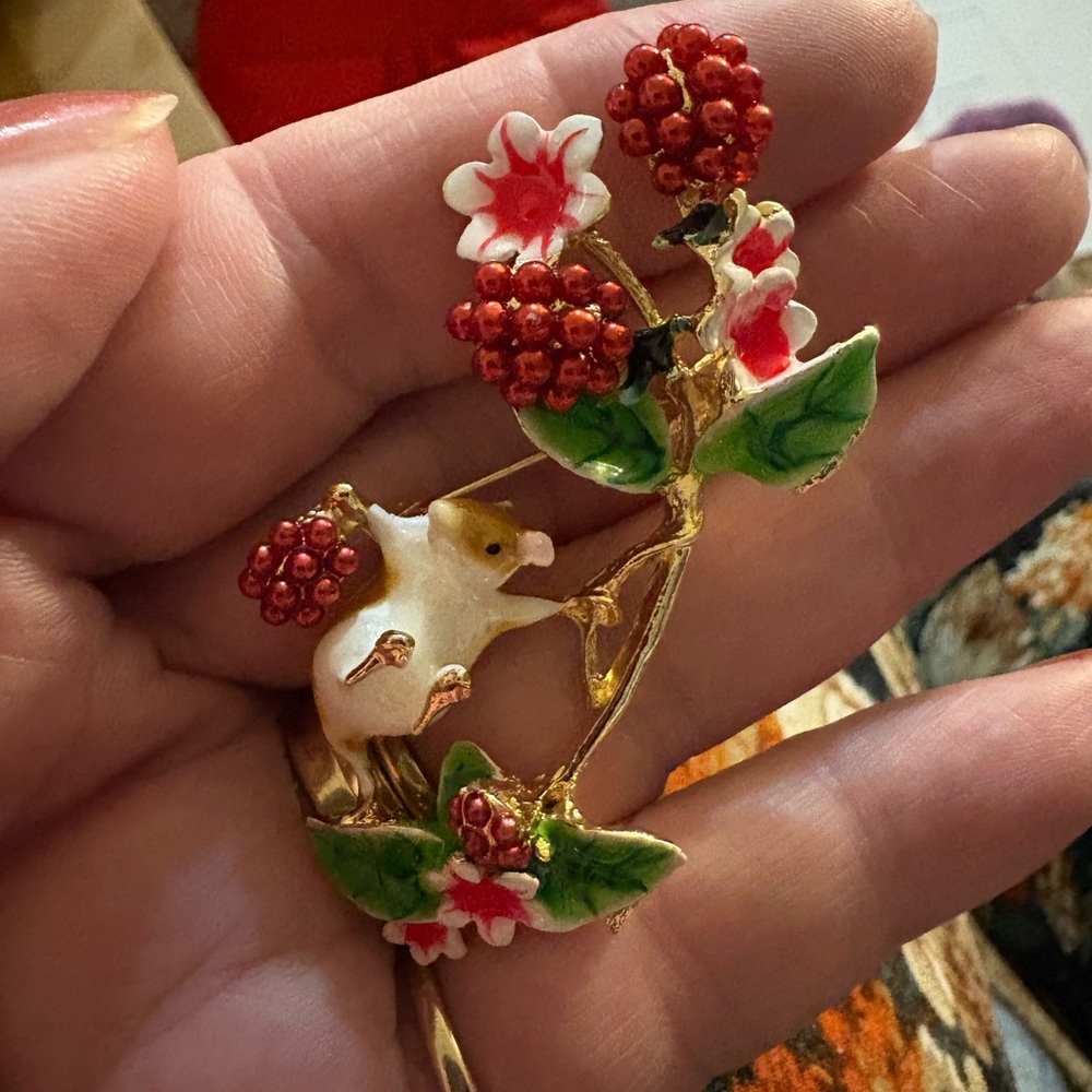 P21 Charming Gold and Red Mouse Brooch - Picture 4 of 4